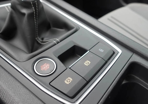 Seat Leon cena 69900 przebieg: 21200, rok produkcji 2021 z Przedecz małe 466